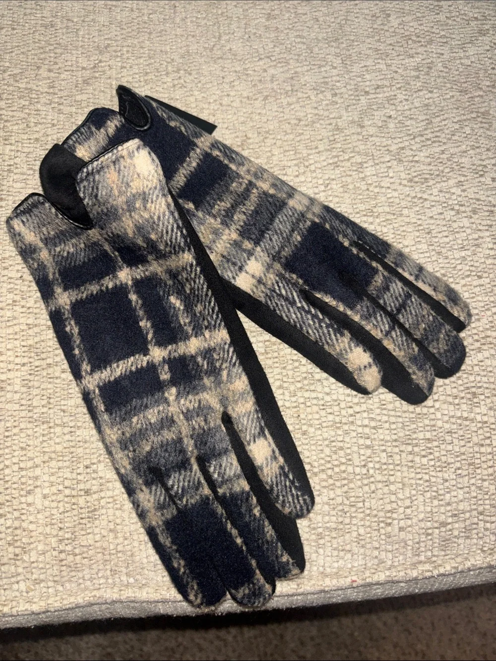 Top it Off Classic Plaid Touchscreen Womens Gloves - Black & Cream